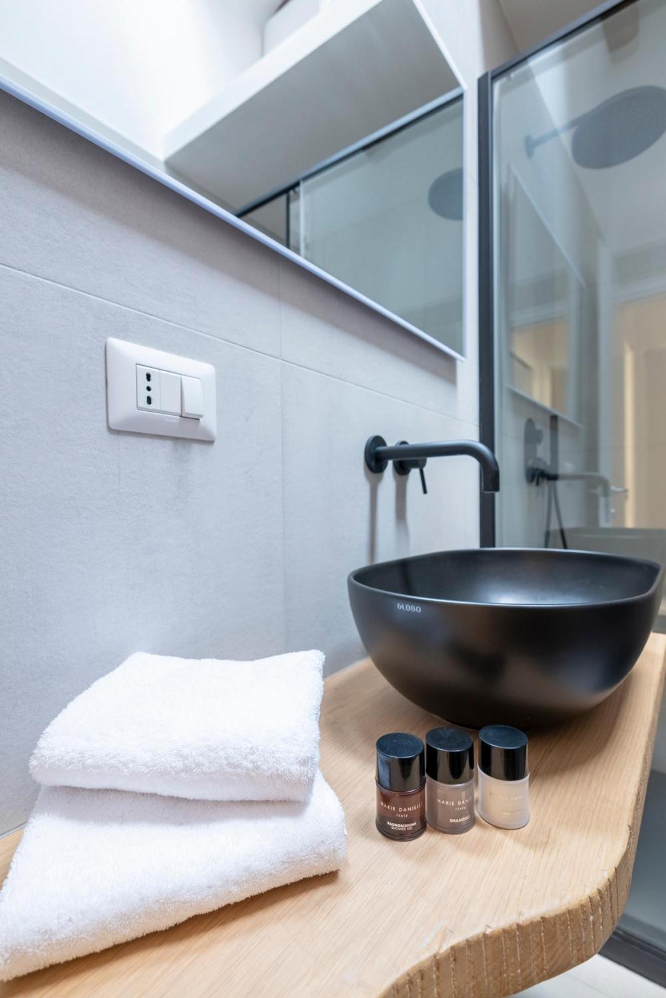 Aldrovandi Luxury Suites And Apartment Bologna Ngoại thất bức ảnh